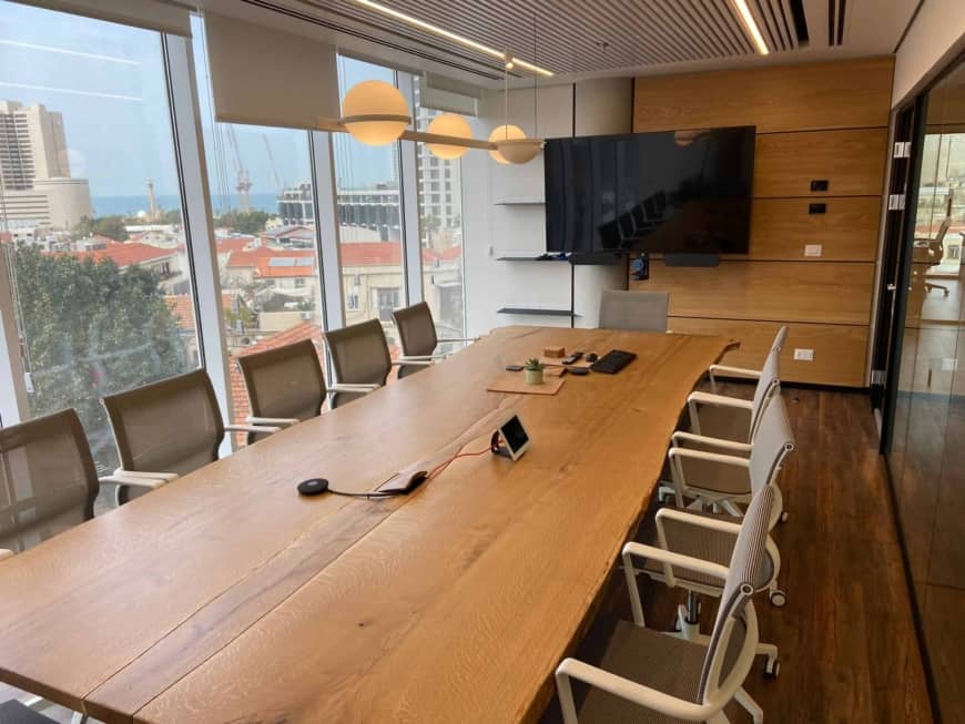 Meeting-room-for-up-to-12-people-870x653